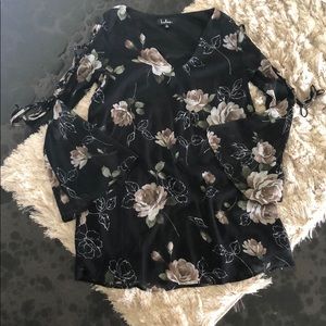 Tie bell sleeve floral dress 🖤